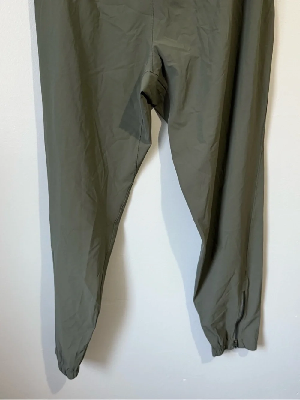 Lululemon Green Surge Joggers Size medium - Picture 3 of 6